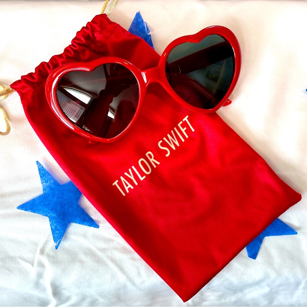 TAYLOR SWIFT- Red Sunglasses